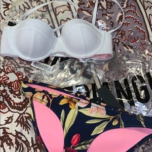 TRIANGL floral cheeky bottom medium/small top